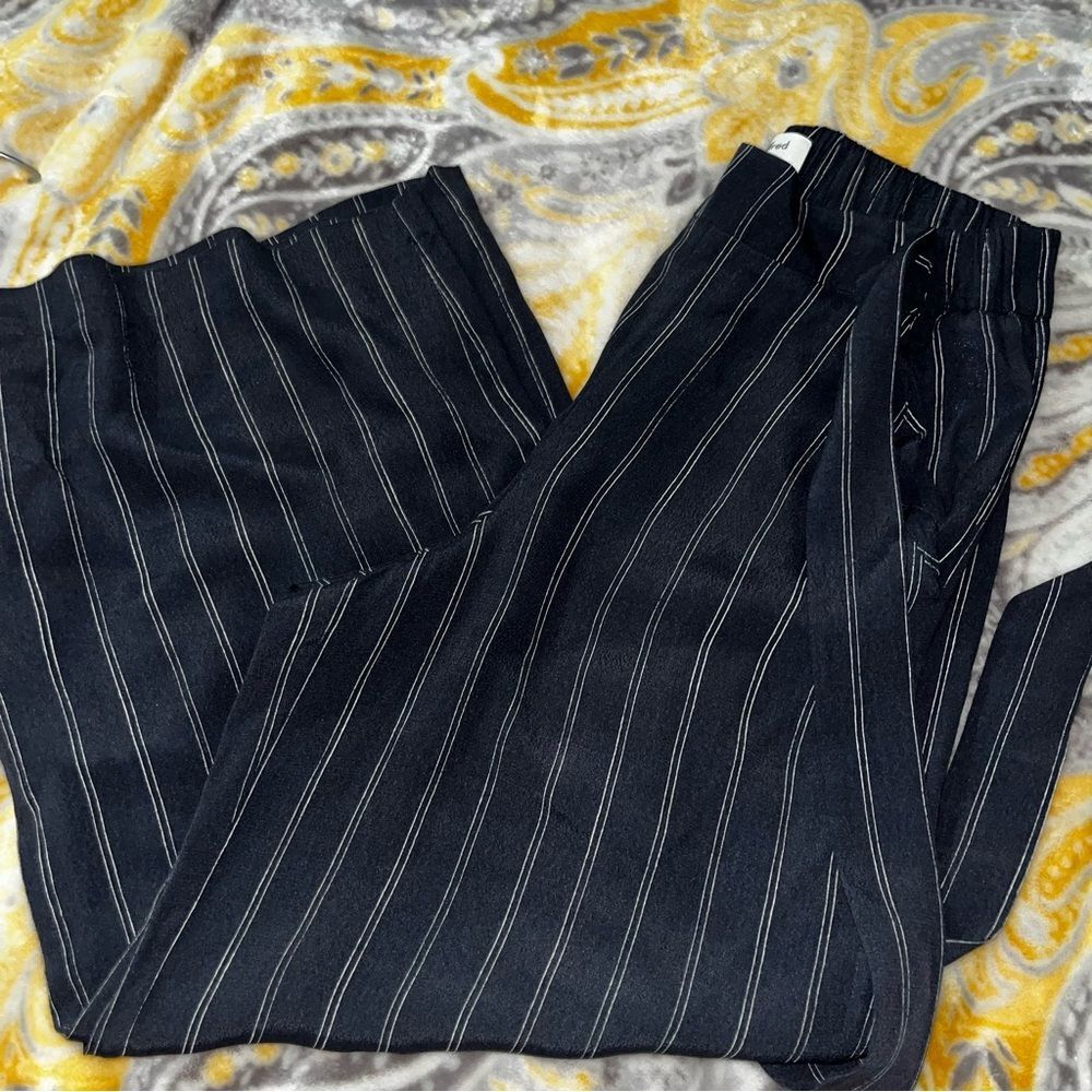 Aritzia Wilfred grey pinstriped wide leg pants size small